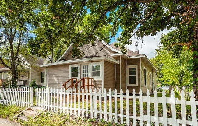 Building Photo - 1215 Clark St