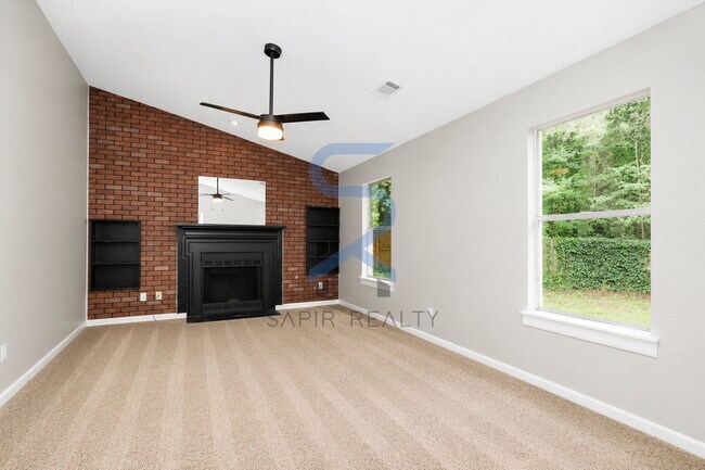 Building Photo - Spacious & Inviting – 3BR Home in a Serene Decatur Neighborhood