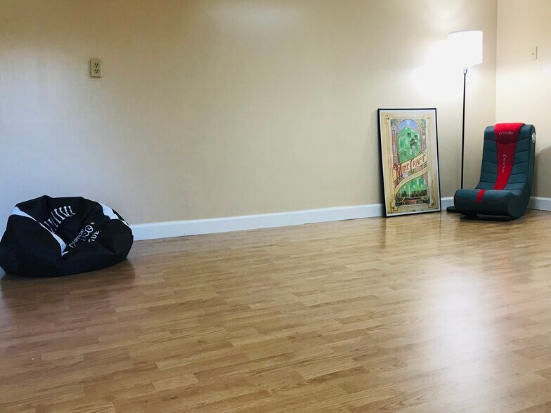 Family room - 109 Geronimo Dr