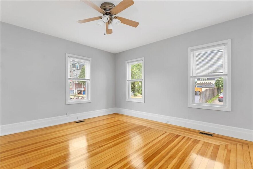 Building Photo - 72 Courtland St