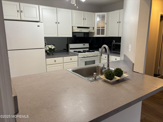 Building Photo - 481 Hawthorne Pl