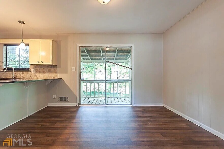Building Photo - 5545 Sturbridge Way