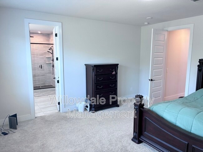 Building Photo - 2033 Florine Dr