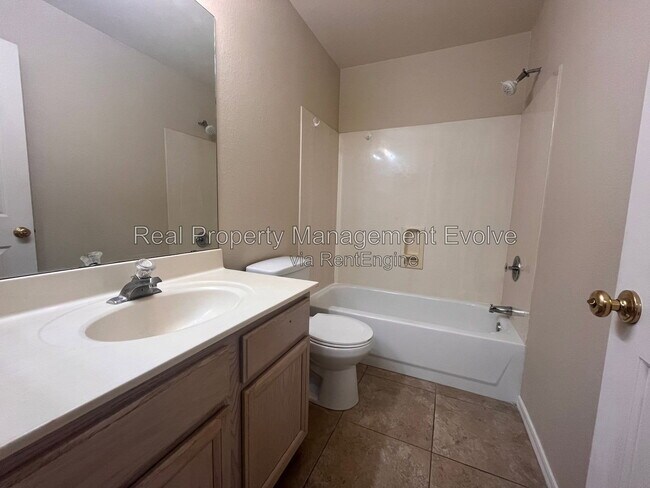 Building Photo - 2335 E Aire Libre Ave