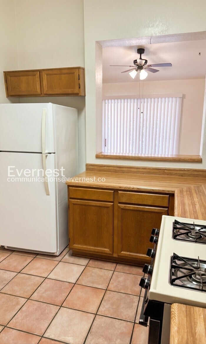 Building Photo - 9820 N Sun Vista Pl