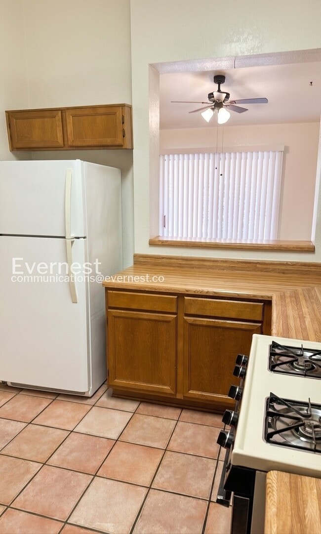 Building Photo - 2 Bed/2 Bath Home with Fenced Yard & Garage / Pet-Friendly / Vouchers Accepted / Available Soon!