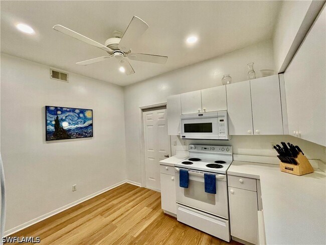 Building Photo - 685 Windsor Sq