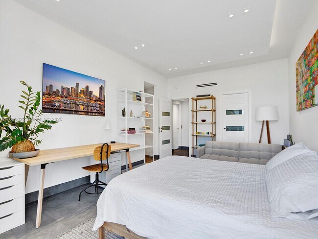 Building Photo - 201 Crandon Blvd