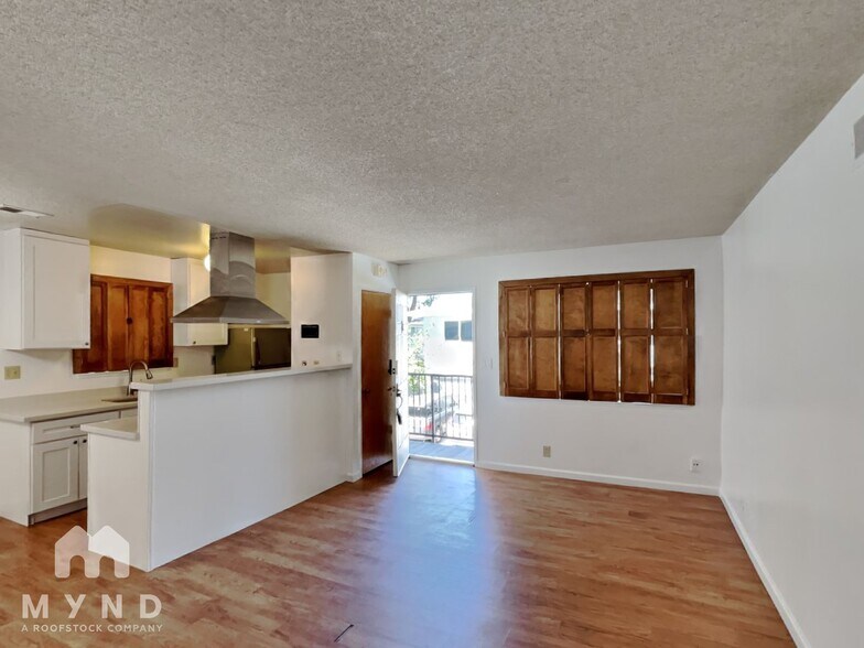 Building Photo - 5515 Spinnaker Dr