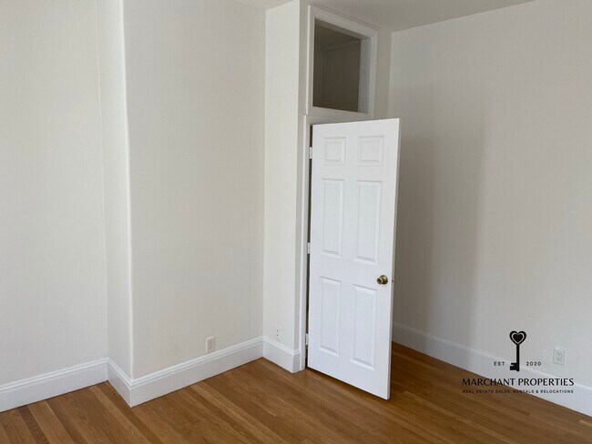 Building Photo - 40 Newton St