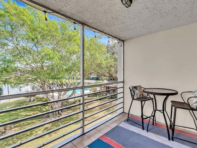 Building Photo - 9340 Lagoon Pl