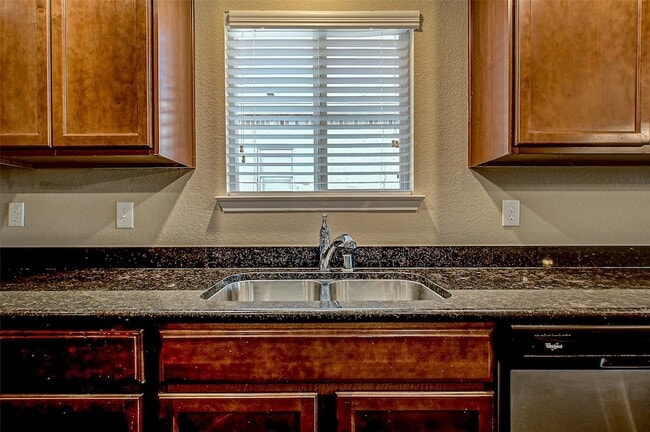 Building Photo - 120 Abelia Dr