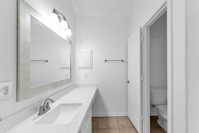 Building Photo - 14823 Yellow Begonia Dr
