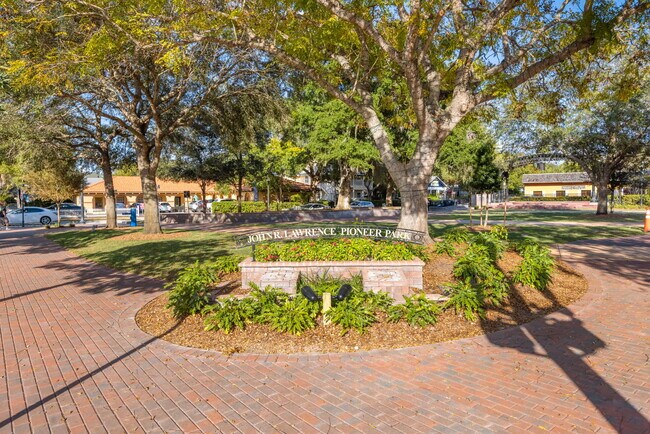 Building Photo - 1501 San Helen Dr