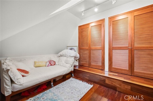 Building Photo - 486 Holly St