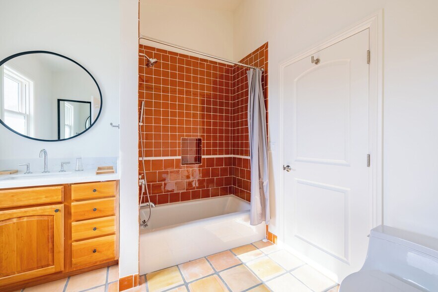 Master Bathroom - 6726 Wandermere Rd