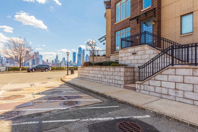 Building Photo - 3 Henley Pl