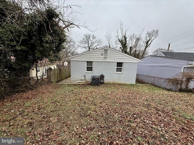 Building Photo - 1627 Quarter Ave