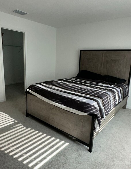 Building Photo - 1148 Lakeshore Breeze Pl