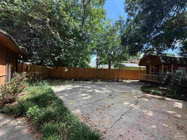 Building Photo - 7707 Beechwood Dr