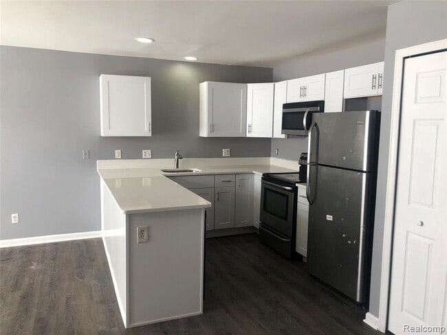 Building Photo - 234 Stonegate E