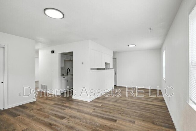 Building Photo - 509 E Jefferson St