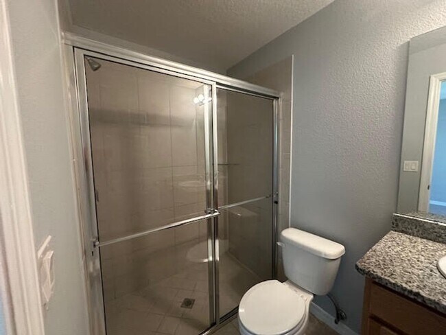 Building Photo - 5 Llowick Ct