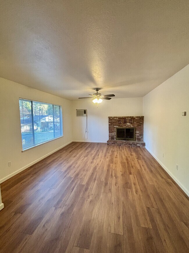 Building Photo - 297 Cornwall Ave