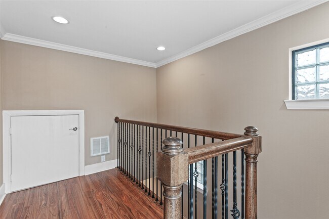 Building Photo - 1411 Elgin St