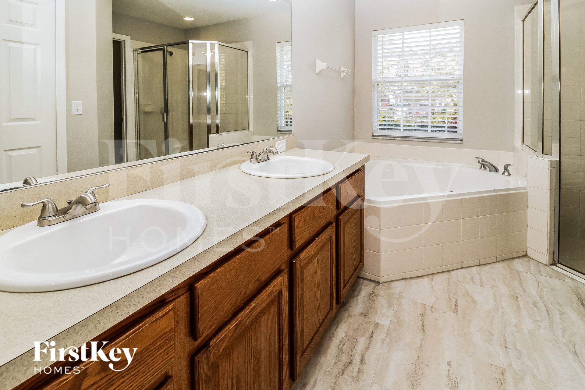 Building Photo - 2579 Coachman Dr