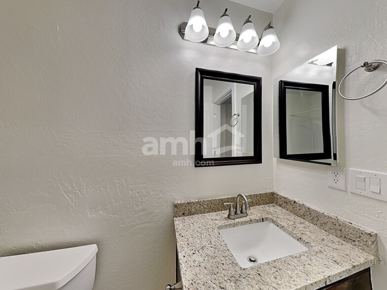 Building Photo - 10124 E Isleta Ave