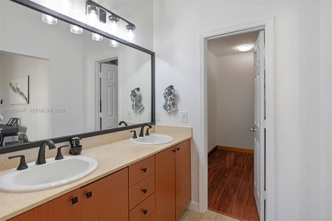 Building Photo - 2508 SW 14th Ave