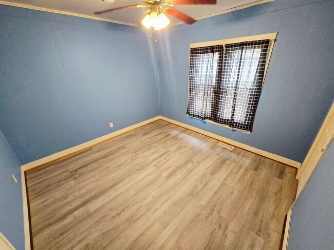 Building Photo - Charming Rental Opportunity in Burlington