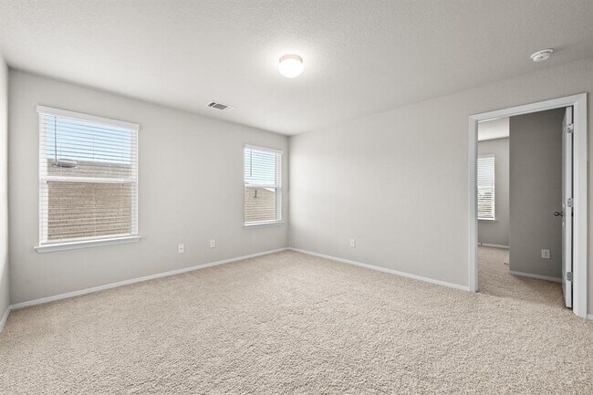 Building Photo - 215 Desperado Dr