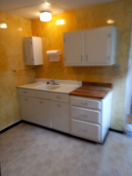 Kitchen - 230 Beaver Ave