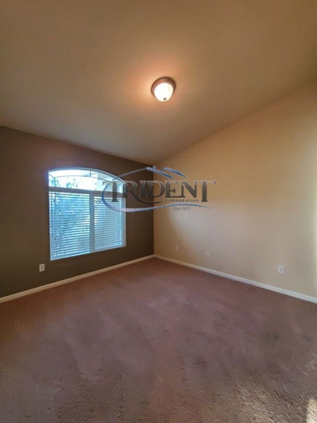 Building Photo - 4 bedroom, 2 bath house