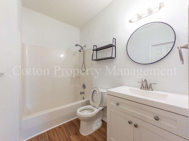 Building Photo - 2BR/1BA Apartment in Downtown Wilmington - Near Brooklyn Arts District - $1,375/Monthly - Pet Fri...