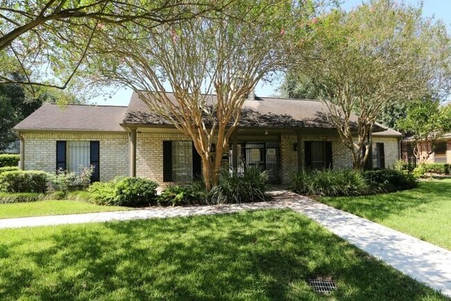 Building Photo - 9242 Westwood Village Dr