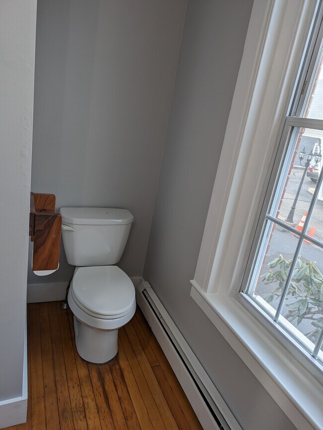 Building Photo - 264 Elm St