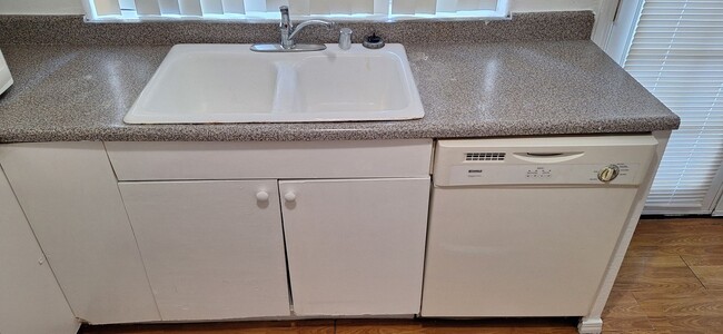 Building Photo - Price reduced to $1,595! 3-Bedroom Condo i...