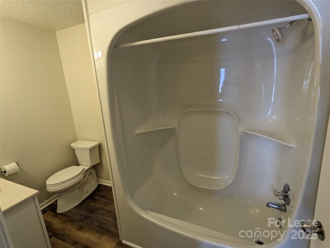 Building Photo - 25.5 Woodrow Ave