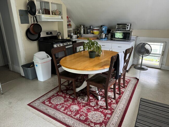 Building Photo - 2 Upton Park