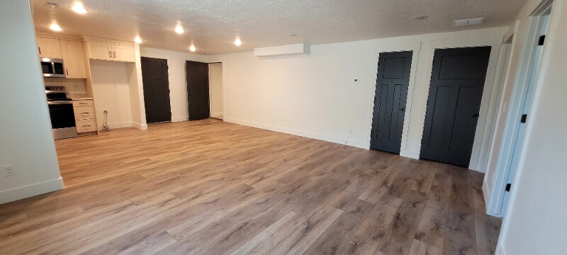 Building Photo - 292 W 500 N St