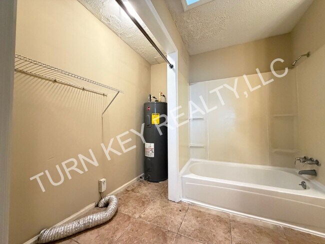 Building Photo - 127 Avalon Ave