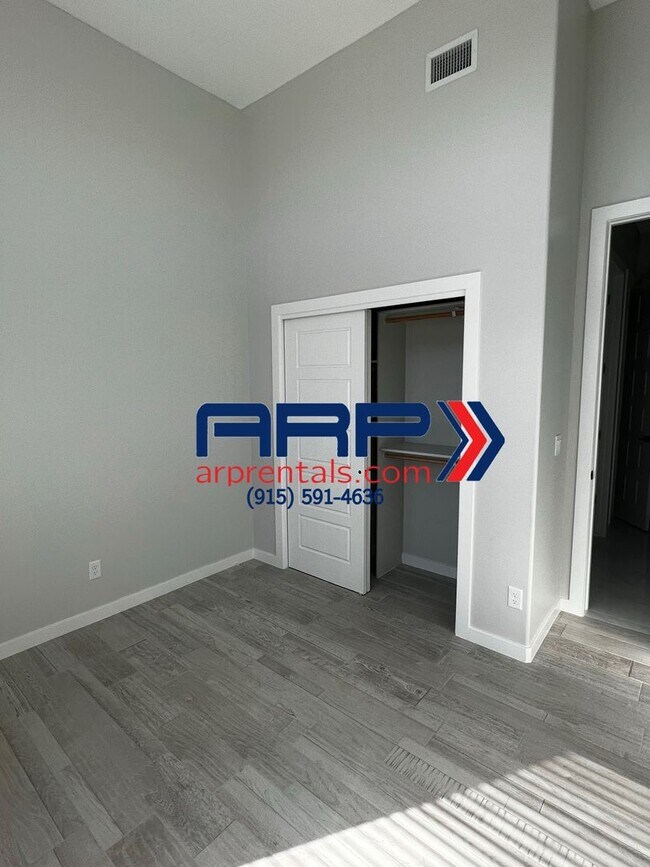 Building Photo - LUXURIOUS HOME FOR RENT