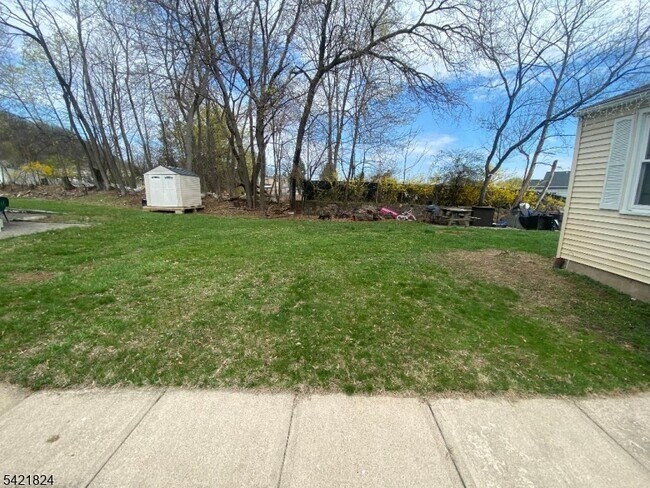 Building Photo - 15 Claverack Rd