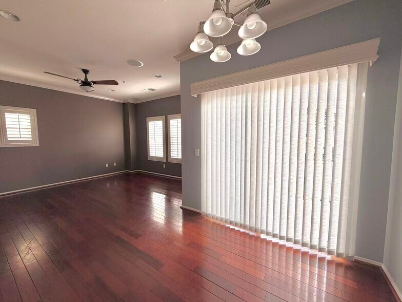 Building Photo - 11450 Church St