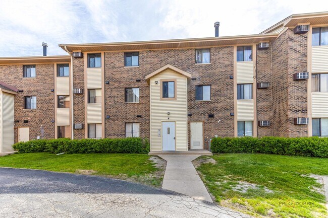 Building Photo - 4 Echo Ct