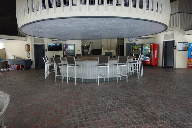 Building Photo - 5321 NE 24th Terrace