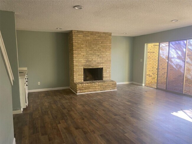 Building Photo - 501 Towne House Ln